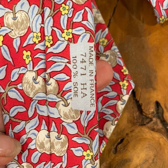 Hermes apple coral color silk Tie - Picture 4 of 4